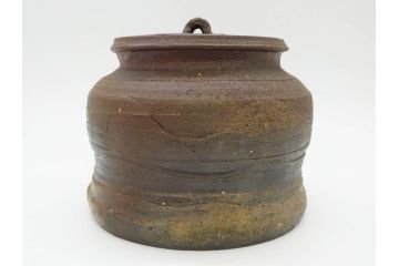 昭和五十一年(51年)　人間国宝　十二代 中里太郎右衛門(無庵)　唐津焼〆　銘 「霞」　種子島　匠の熟練した技が光る水指(水差、雲屯、水器、茶器、茶道具、茶陶、隆太窯、八十一翁、初窯、裏印、共箱付き)(R-080092)