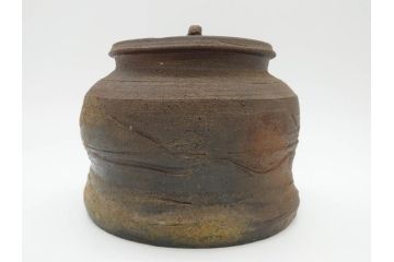 昭和五十一年(51年)　人間国宝　十二代 中里太郎右衛門(無庵)　唐津焼〆　銘 「霞」　種子島　匠の熟練した技が光る水指(水差、雲屯、水器、茶器、茶道具、茶陶、隆太窯、八十一翁、初窯、裏印、共箱付き)(R-080092)