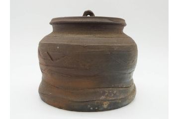 昭和五十一年(51年)　人間国宝　十二代 中里太郎右衛門(無庵)　唐津焼〆　銘 「霞」　種子島　匠の熟練した技が光る水指(水差、雲屯、水器、茶器、茶道具、茶陶、隆太窯、八十一翁、初窯、裏印、共箱付き)(R-080092)