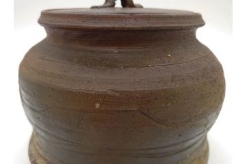 昭和五十一年(51年)　人間国宝　十二代 中里太郎右衛門(無庵)　唐津焼〆　銘 「霞」　種子島　匠の熟練した技が光る水指(水差、雲屯、水器、茶器、茶道具、茶陶、隆太窯、八十一翁、初窯、裏印、共箱付き)(R-080092)