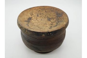 昭和五十一年(51年)　人間国宝　十二代 中里太郎右衛門(無庵)　唐津焼〆　銘 「霞」　種子島　匠の熟練した技が光る水指(水差、雲屯、水器、茶器、茶道具、茶陶、隆太窯、八十一翁、初窯、裏印、共箱付き)(R-080092)