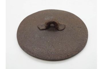 昭和五十一年(51年)　人間国宝　十二代 中里太郎右衛門(無庵)　唐津焼〆　銘 「霞」　種子島　匠の熟練した技が光る水指(水差、雲屯、水器、茶器、茶道具、茶陶、隆太窯、八十一翁、初窯、裏印、共箱付き)(R-080092)