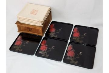 黒江漆器　木製　木皿　菊模様　花のデザインが目を引く小盆5枚セット(漆器、お盆、トレイ、トレー、銘々盆、共箱付き)(R-080093)