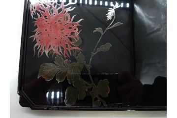 黒江漆器　木製　木皿　菊模様　花のデザインが目を引く小盆5枚セット(漆器、お盆、トレイ、トレー、銘々盆、共箱付き)(R-080093)
