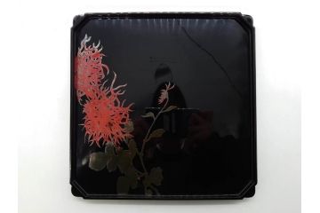 黒江漆器　木製　木皿　菊模様　花のデザインが目を引く小盆5枚セット(漆器、お盆、トレイ、トレー、銘々盆、共箱付き)(R-080093)