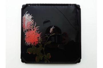 黒江漆器　木製　木皿　菊模様　花のデザインが目を引く小盆5枚セット(漆器、お盆、トレイ、トレー、銘々盆、共箱付き)(R-080093)