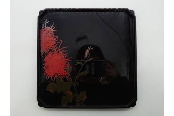 黒江漆器　木製　木皿　菊模様　花のデザインが目を引く小盆5枚セット(漆器、お盆、トレイ、トレー、銘々盆、共箱付き)(R-080093)