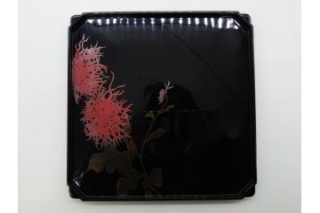 黒江漆器　木製　木皿　菊模様　花のデザインが目を引く小盆5枚セット(漆器、お盆、トレイ、トレー、銘々盆、共箱付き)(R-080093)