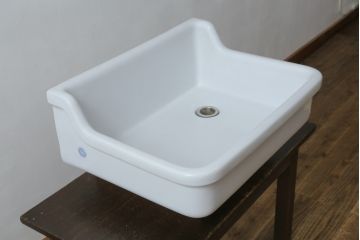 和製アンティーク　日本陶業製　アイアンステー付き　どこか懐かしさ感じる陶器製のシンプルな流し台(シンク、洗面器、洗面ボウル、手洗い器)(R-080094)