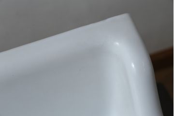 和製アンティーク　日本陶業製　アイアンステー付き　どこか懐かしさ感じる陶器製のシンプルな流し台(シンク、洗面器、洗面ボウル、手洗い器)(R-080094)