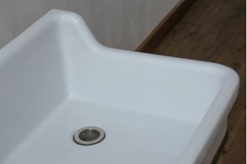 和製アンティーク　日本陶業製　アイアンステー付き　どこか懐かしさ感じる陶器製のシンプルな流し台(シンク、洗面器、洗面ボウル、手洗い器)(R-080094)