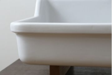 和製アンティーク　日本陶業製　アイアンステー付き　どこか懐かしさ感じる陶器製のシンプルな流し台(シンク、洗面器、洗面ボウル、手洗い器)(R-080094)