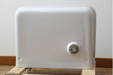 和製アンティーク　日本陶業製　アイアンステー付き　どこか懐かしさ感じる陶器製のシンプルな流し台(シンク、洗面器、洗面ボウル、手洗い器)(R-080094)
