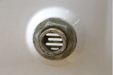 和製アンティーク　日本陶業製　アイアンステー付き　どこか懐かしさ感じる陶器製のシンプルな流し台(シンク、洗面器、洗面ボウル、手洗い器)(R-080094)