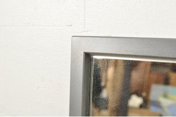 中古　アンティーク調の塗装をお施したスタイリッシュなアイアンフレームの大型ウォールミラー(壁掛け鏡、姿見、店舗什器)(R-080102)