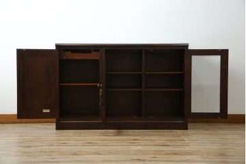 中古　北海道民芸家具　落ち着いた深みのある色合いが美しいサイドボード(サイドキャビネット、戸棚、収納棚)(R-080109)