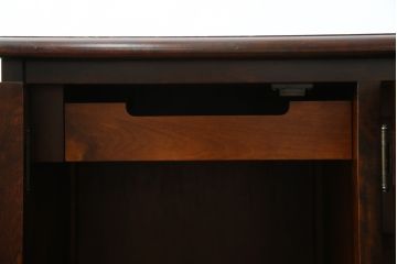 中古　北海道民芸家具　落ち着いた深みのある色合いが美しいサイドボード(サイドキャビネット、戸棚、収納棚)(R-080109)