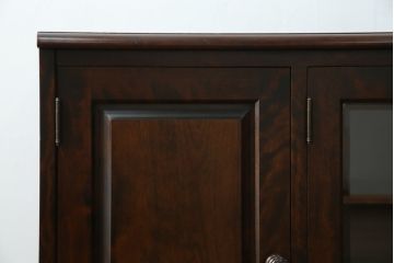 中古　北海道民芸家具　落ち着いた深みのある色合いが美しいサイドボード(サイドキャビネット、戸棚、収納棚)(R-080109)
