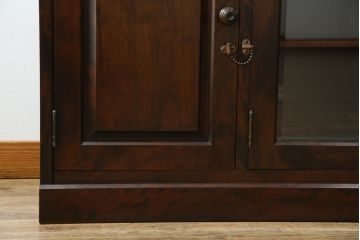 中古　北海道民芸家具　落ち着いた深みのある色合いが美しいサイドボード(サイドキャビネット、戸棚、収納棚)(R-080109)