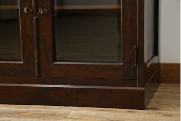 中古　北海道民芸家具　落ち着いた深みのある色合いが美しいサイドボード(サイドキャビネット、戸棚、収納棚)(R-080109)