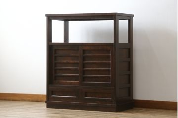 中古　美品　北海道民芸家具　HM105　シンプルモダンなデザインが魅力的な茶棚(茶タンス、収納棚、戸棚、飾り棚)(定価約23万円)(R-080110)