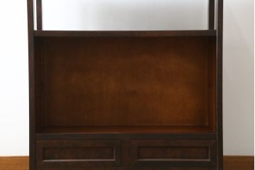 中古　美品　北海道民芸家具　HM105　シンプルモダンなデザインが魅力的な茶棚(茶タンス、収納棚、戸棚、飾り棚)(定価約23万円)(R-080110)