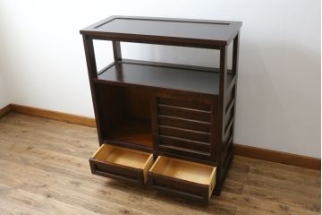 中古　美品　北海道民芸家具　HM105　シンプルモダンなデザインが魅力的な茶棚(茶タンス、収納棚、戸棚、飾り棚)(定価約23万円)(R-080110)