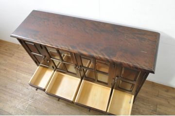 中古　希少な廃番品　北海道民芸家具　和洋どちらにも取り入れやすい、落ち着いた雰囲気が魅力のサイドボード(キャビネット、収納棚、戸棚、食器棚)(R-080111)