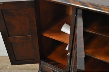 中古　希少な廃番品　北海道民芸家具　和洋どちらにも取り入れやすい、落ち着いた雰囲気が魅力のサイドボード(キャビネット、収納棚、戸棚、食器棚)(R-080111)