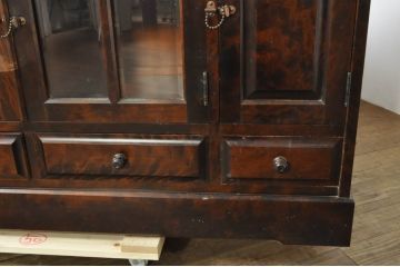中古　希少な廃番品　北海道民芸家具　和洋どちらにも取り入れやすい、落ち着いた雰囲気が魅力のサイドボード(キャビネット、収納棚、戸棚、食器棚)(R-080111)