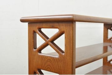 和製ビンテージ　高級工芸家具　側面手彫りくり抜き　総欅(ケヤキ)材　漆塗り　和モダンテイストのお部屋づくりに取り入れたい茶棚(飾り棚、戸棚、収納棚、サイドボード、ヴィンテージ)(R-080112)