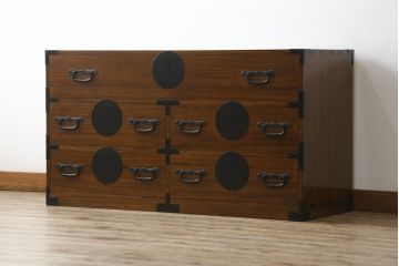 中古　美品　箪笥の松本　時代金具付き　漆塗り　品のある佇まいが和の雰囲気を引き立てる加茂総桐箪笥(総桐たんす、着物箪笥、衣装箪笥、引き出し、和タンス)(定価約65万円)(R-080113)