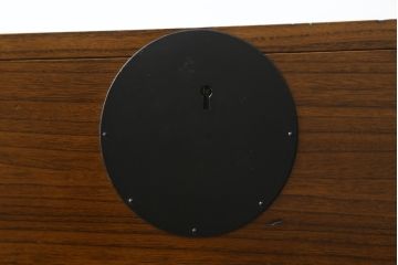 中古　美品　箪笥の松本　時代金具付き　漆塗り　品のある佇まいが和の雰囲気を引き立てる加茂総桐箪笥(総桐たんす、着物箪笥、衣装箪笥、引き出し、和タンス)(定価約65万円)(R-080113)