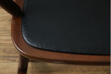 和製ビンテージ　希少モデル　秋田木工　合皮　丸みのある背もたれがかわいらしいロッキングチェア(アームチェア、椅子、イス、ヴィンテージ)(R-080114)