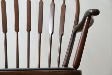 和製ビンテージ　希少モデル　秋田木工　合皮　丸みのある背もたれがかわいらしいロッキングチェア(アームチェア、椅子、イス、ヴィンテージ)(R-080114)
