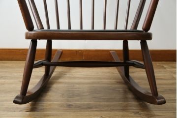 和製ビンテージ　希少モデル　秋田木工　合皮　丸みのある背もたれがかわいらしいロッキングチェア(アームチェア、椅子、イス、ヴィンテージ)(R-080114)