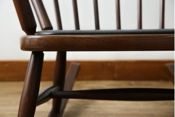 和製ビンテージ　希少モデル　秋田木工　合皮　丸みのある背もたれがかわいらしいロッキングチェア(アームチェア、椅子、イス、ヴィンテージ)(R-080114)
