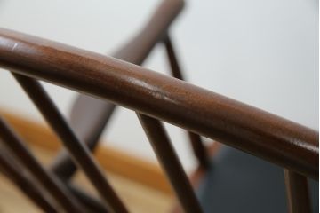 和製ビンテージ　希少モデル　秋田木工　合皮　丸みのある背もたれがかわいらしいロッキングチェア(アームチェア、椅子、イス、ヴィンテージ)(R-080114)