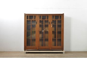 中古　美品　アメリカ　Stickley(スティックレー、スティックレイ)　ミッドセンチュリーテイストの空間づくりにおすすめの薄型キャビネット(ブックケース、本箱、収納棚、戸棚)(R-080115)