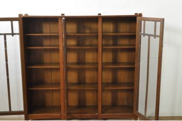 中古　美品　アメリカ　Stickley(スティックレー、スティックレイ)　ミッドセンチュリーテイストの空間づくりにおすすめの薄型キャビネット(ブックケース、本箱、収納棚、戸棚)(R-080115)