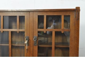 中古　美品　アメリカ　Stickley(スティックレー、スティックレイ)　ミッドセンチュリーテイストの空間づくりにおすすめの薄型キャビネット(ブックケース、本箱、収納棚、戸棚)(R-080115)