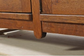 中古　美品　アメリカ　Stickley(スティックレー、スティックレイ)　ミッドセンチュリーテイストの空間づくりにおすすめの薄型キャビネット(ブックケース、本箱、収納棚、戸棚)(R-080115)