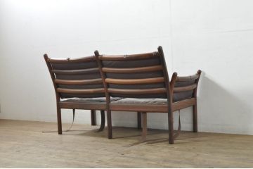 デンマークアンティーク　ILLUM WIKKELSO( イルム・ヴィッケルソー)デザイン　CFC Silkeborg(クリステンセン シルケボー)　Genius(ジーニアス)　ローズウッド　本革(レザー)の経年変化による風合いが味わい深い2人掛けソファ(2P、二人掛け、北欧)(R-080116)