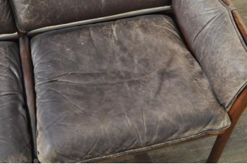 デンマークアンティーク　ILLUM WIKKELSO( イルム・ヴィッケルソー)デザイン　CFC Silkeborg(クリステンセン シルケボー)　Genius(ジーニアス)　ローズウッド　本革(レザー)の経年変化による風合いが味わい深い2人掛けソファ(2P、二人掛け、北欧)(R-080116)