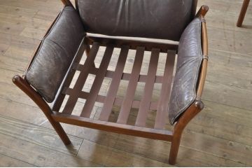 デンマークアンティーク　ILLUM WIKKELSO( イルム・ヴィッケルソー)デザイン　CFC Silkeborg(クリステンセン シルケボー)　Genius(ジーニアス)　ローズウッド　本革(レザー)の経年変化による風合いが味わい深い1人掛けソファ2脚セット(イージーチェア、一人掛け、アームチェア、椅子、イス、北欧、バラ売り可能)(R-080117)