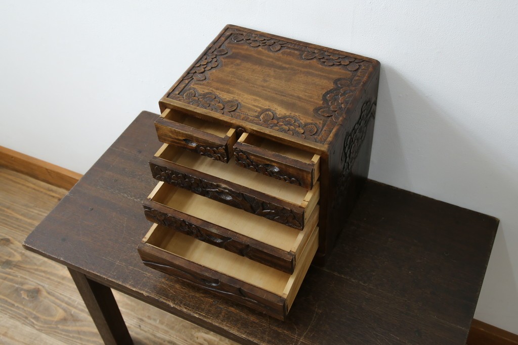 和製ヴィンテージ　軽井沢彫り　細やかな桜の彫刻が美しい小引き出し　(R-080118)