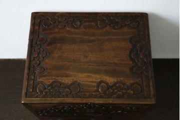 和製ヴィンテージ　軽井沢彫り　細やかな桜の彫刻が美しい小引き出し　(R-080118)