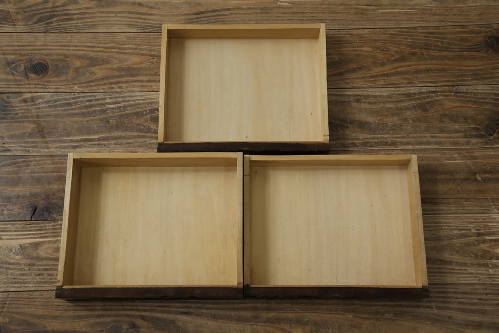 和製ヴィンテージ　軽井沢彫り　細やかな桜の彫刻が美しい小引き出し　(R-080118)