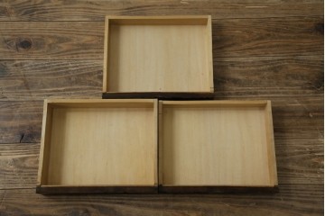 和製ヴィンテージ　軽井沢彫り　細やかな桜の彫刻が美しい小引き出し　(R-080118)