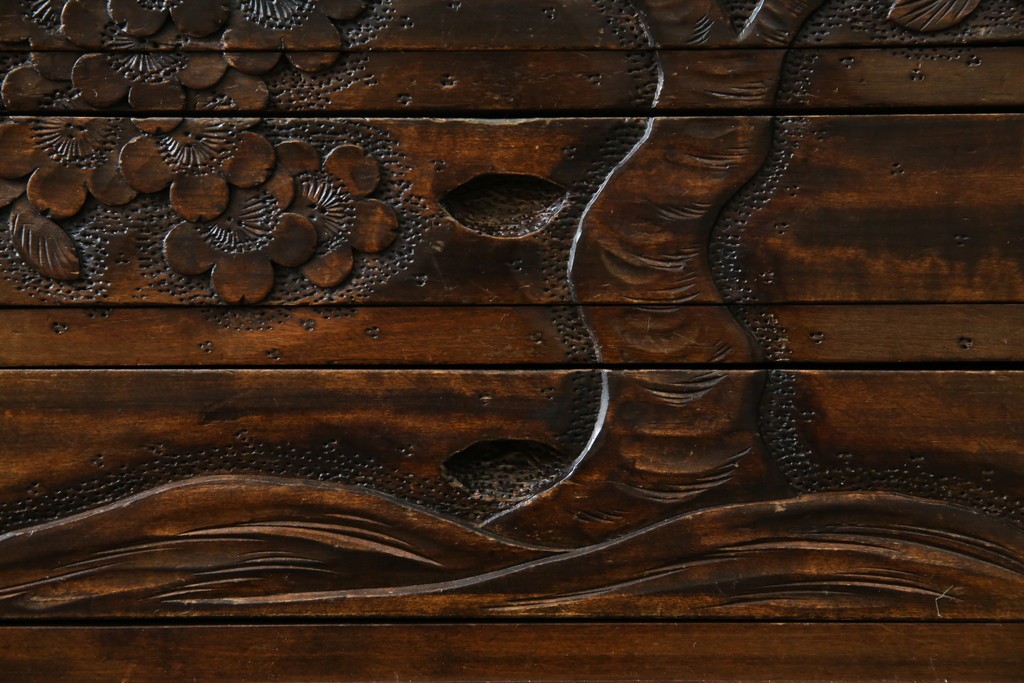 和製ヴィンテージ　軽井沢彫り　細やかな桜の彫刻が美しい小引き出し　(R-080118)